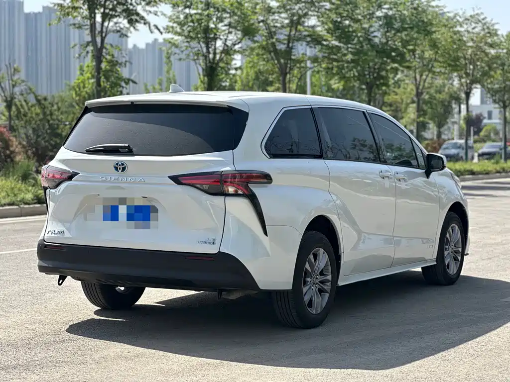Toyota Sienna — фото 9