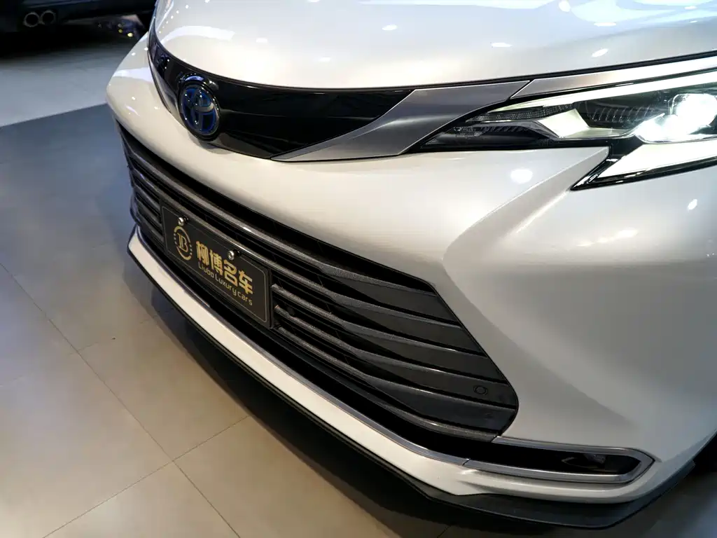 Toyota Sienna — фото 19