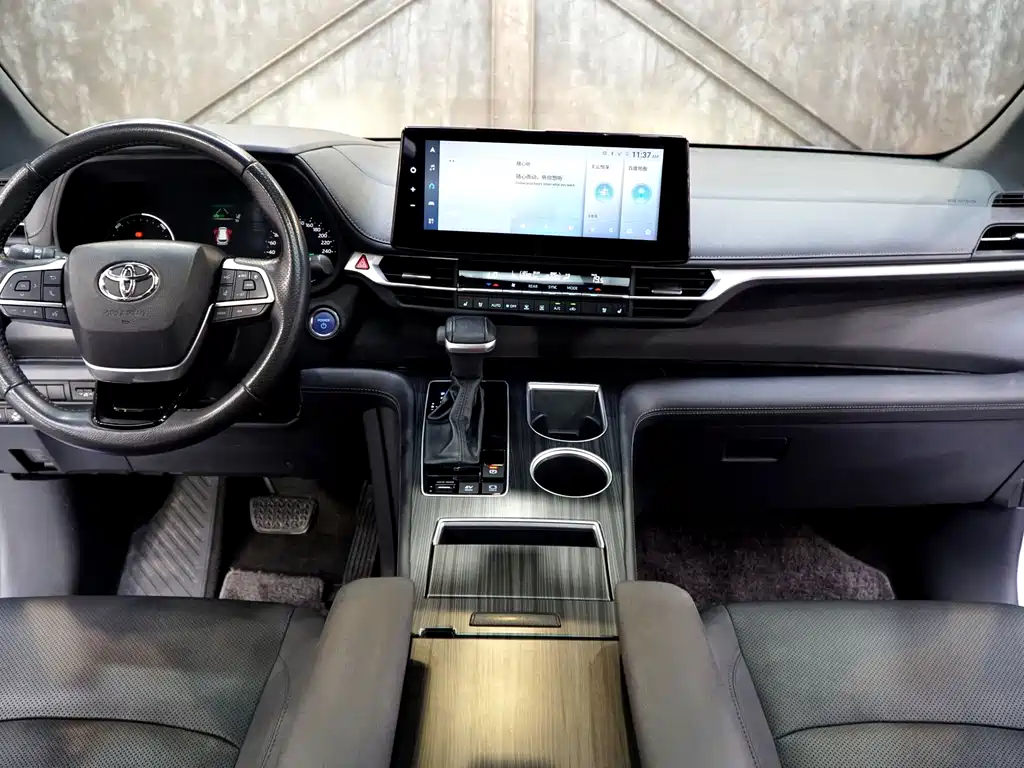 Toyota Sienna — фото 6