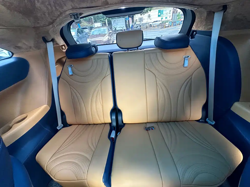 Toyota Sienna — фото 14