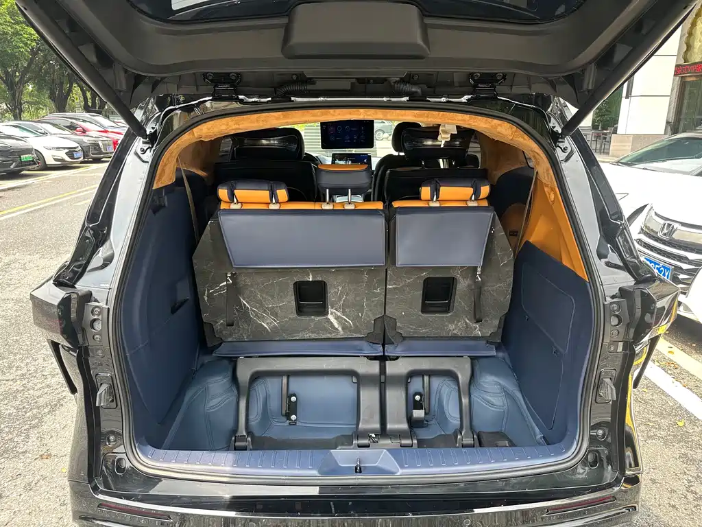 Toyota Sienna — фото 18