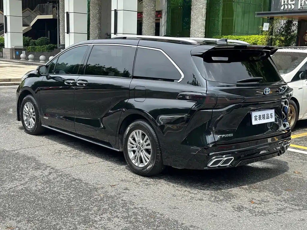 Toyota Sienna — фото 4