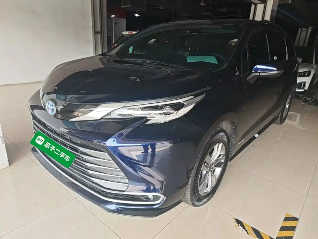 Toyota Sienna — фото 2