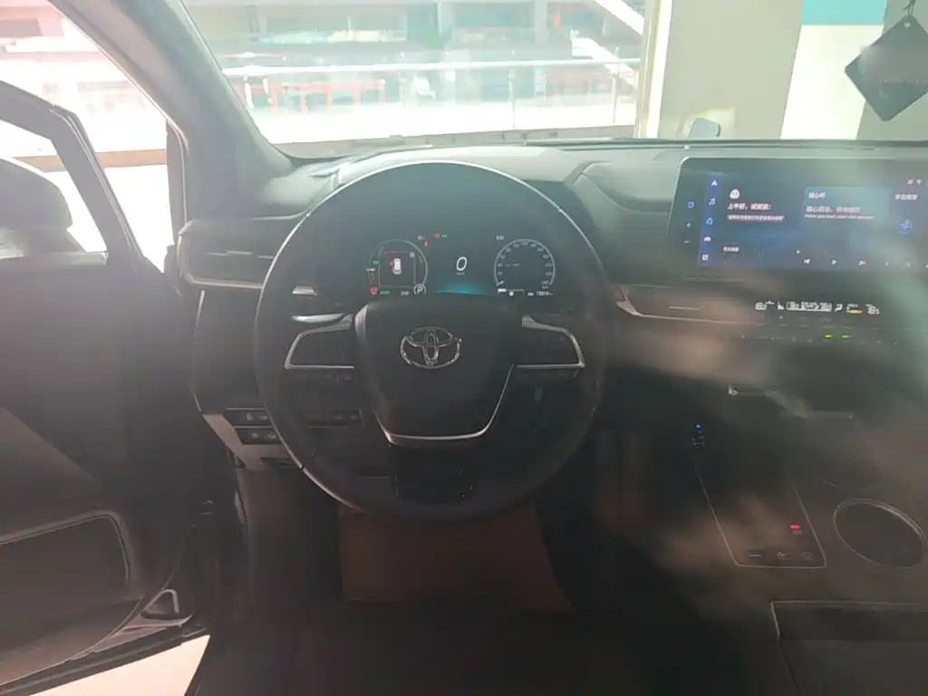 Toyota Sienna — фото 11