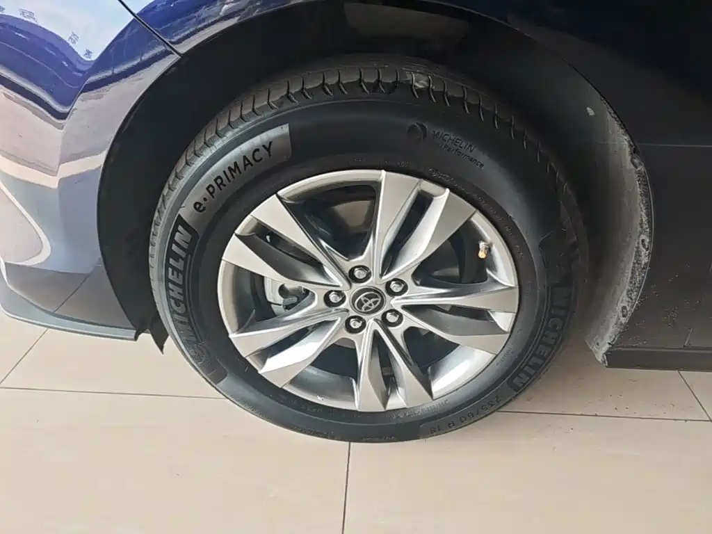 Toyota Sienna — фото 23