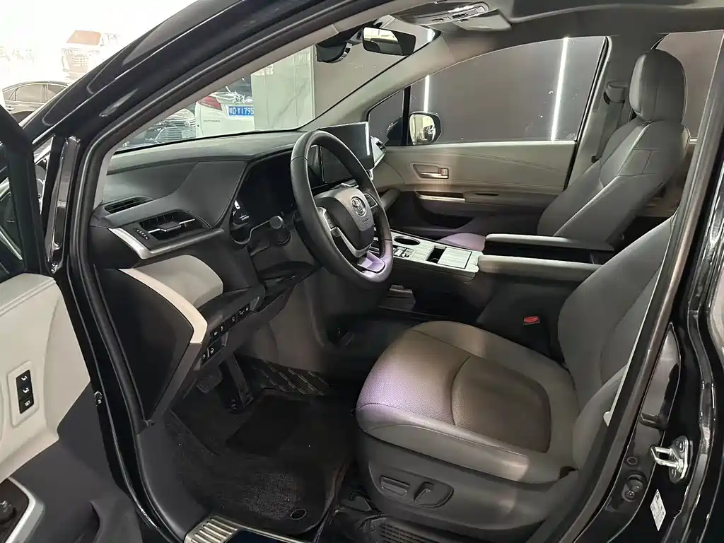 Toyota Granvia — фото 4