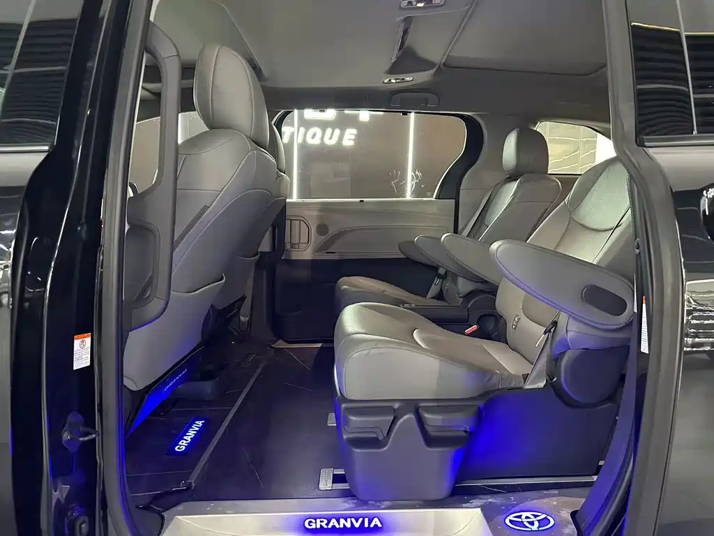 Toyota Granvia — фото 5