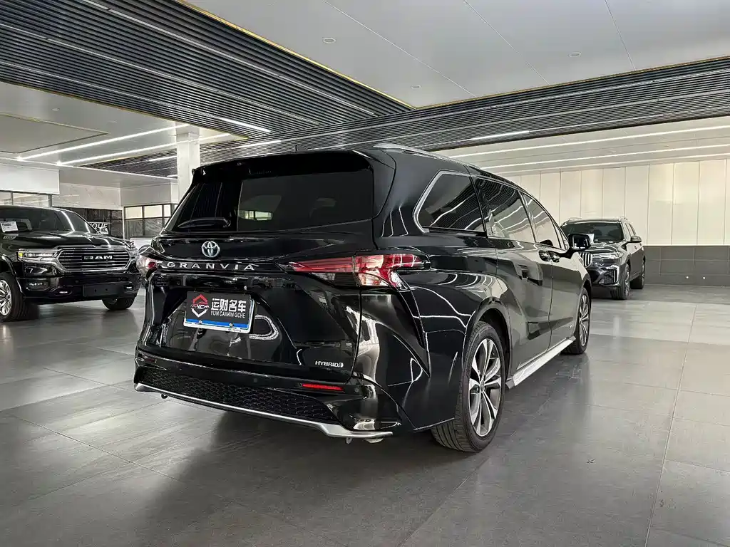 Toyota Granvia — фото 9