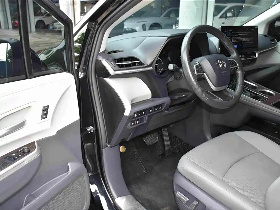 Toyota Granvia — фото 6