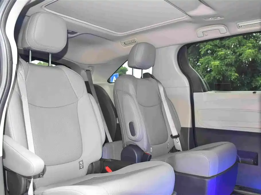 Toyota Granvia — фото 9
