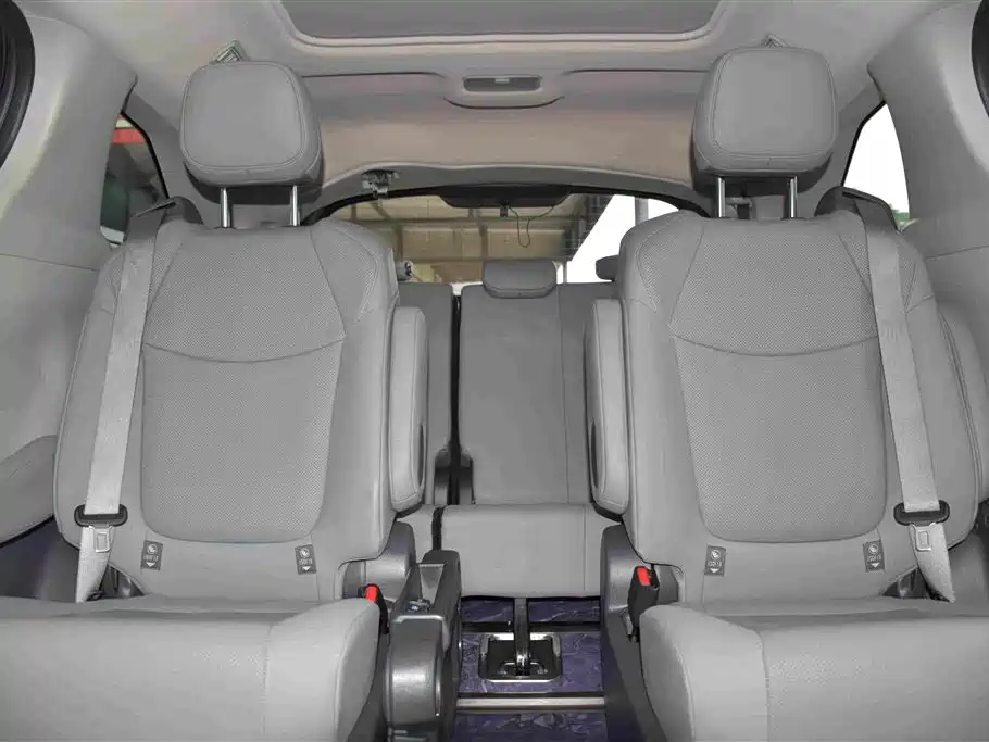 Toyota Granvia — фото 10