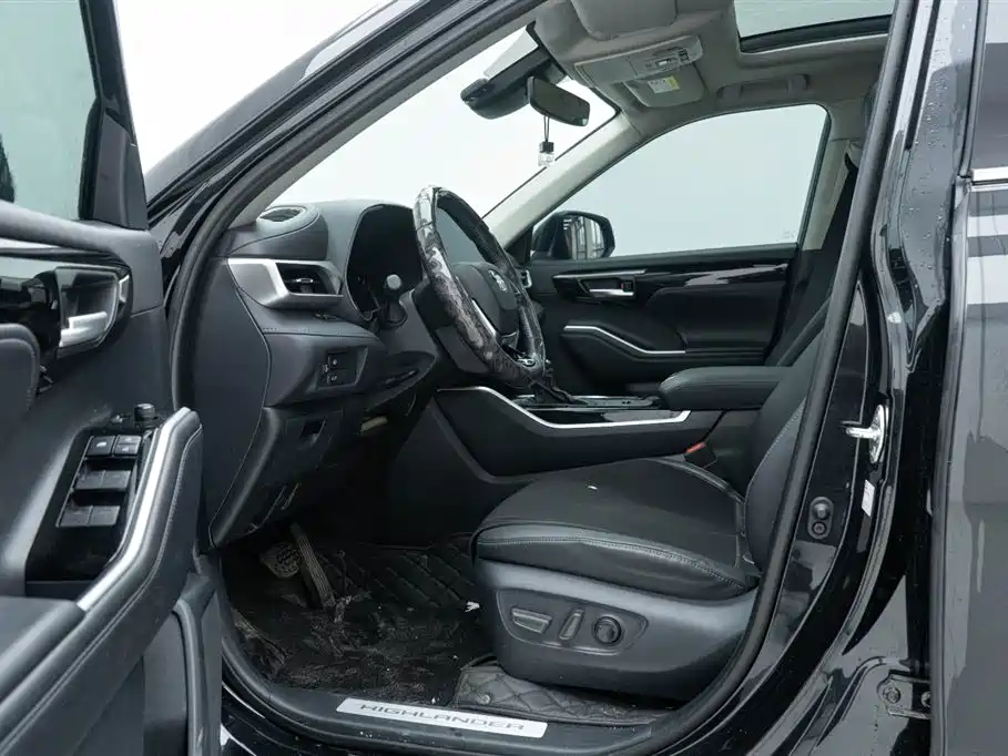 Toyota Highlander — фото 17
