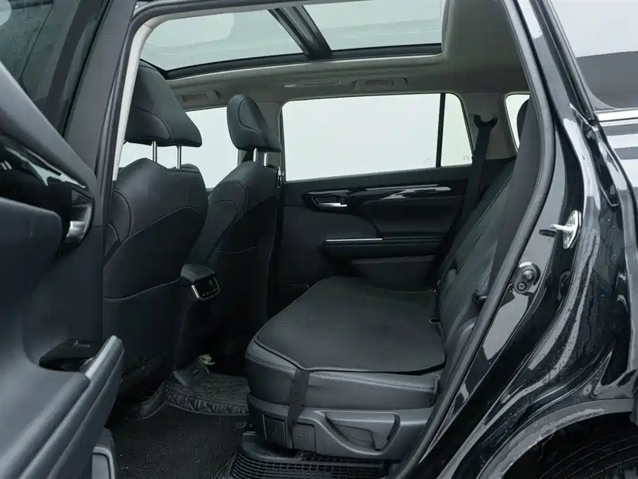 Toyota Highlander — фото 18