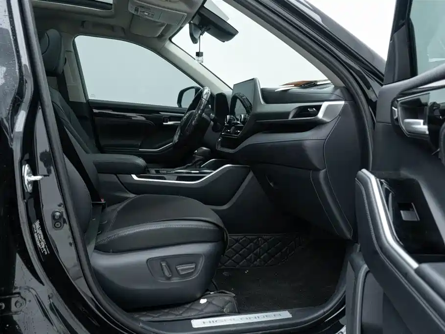 Toyota Highlander — фото 19