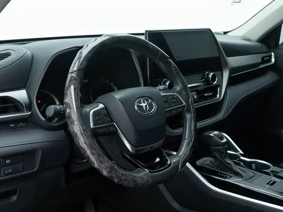 Toyota Highlander — фото 9
