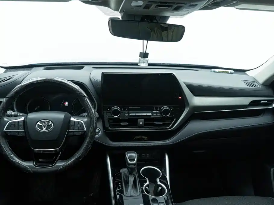 Toyota Highlander — фото 10