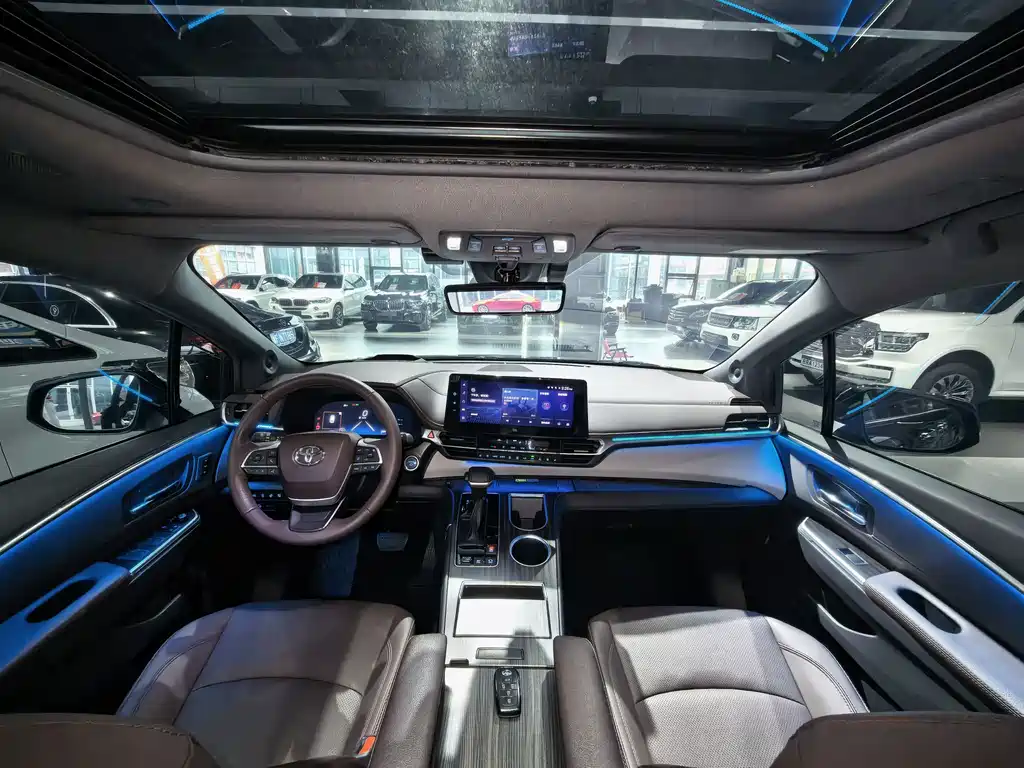 Toyota Granvia — фото 7