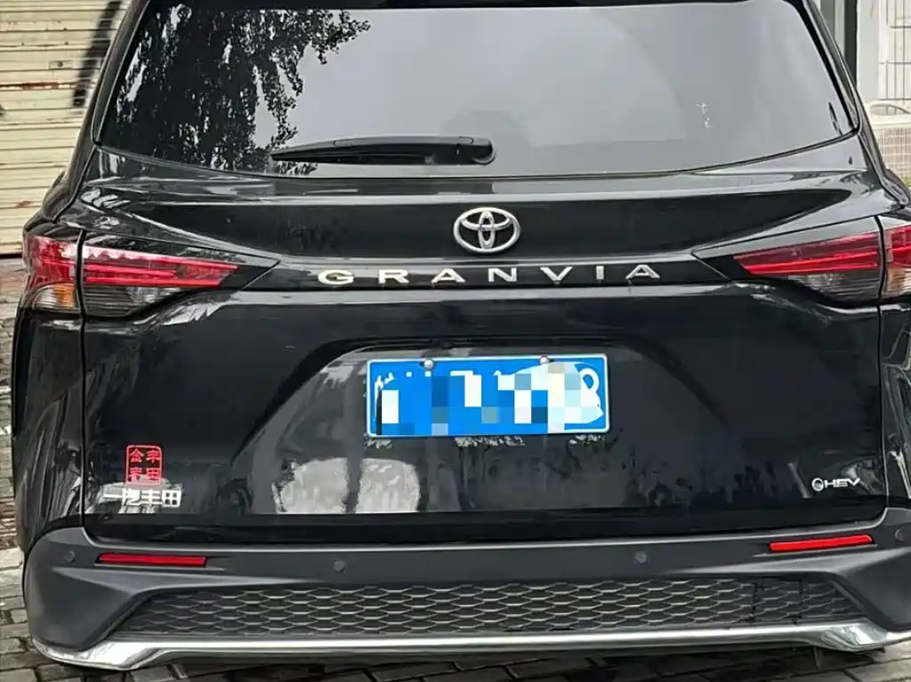 Toyota Granvia — фото 3