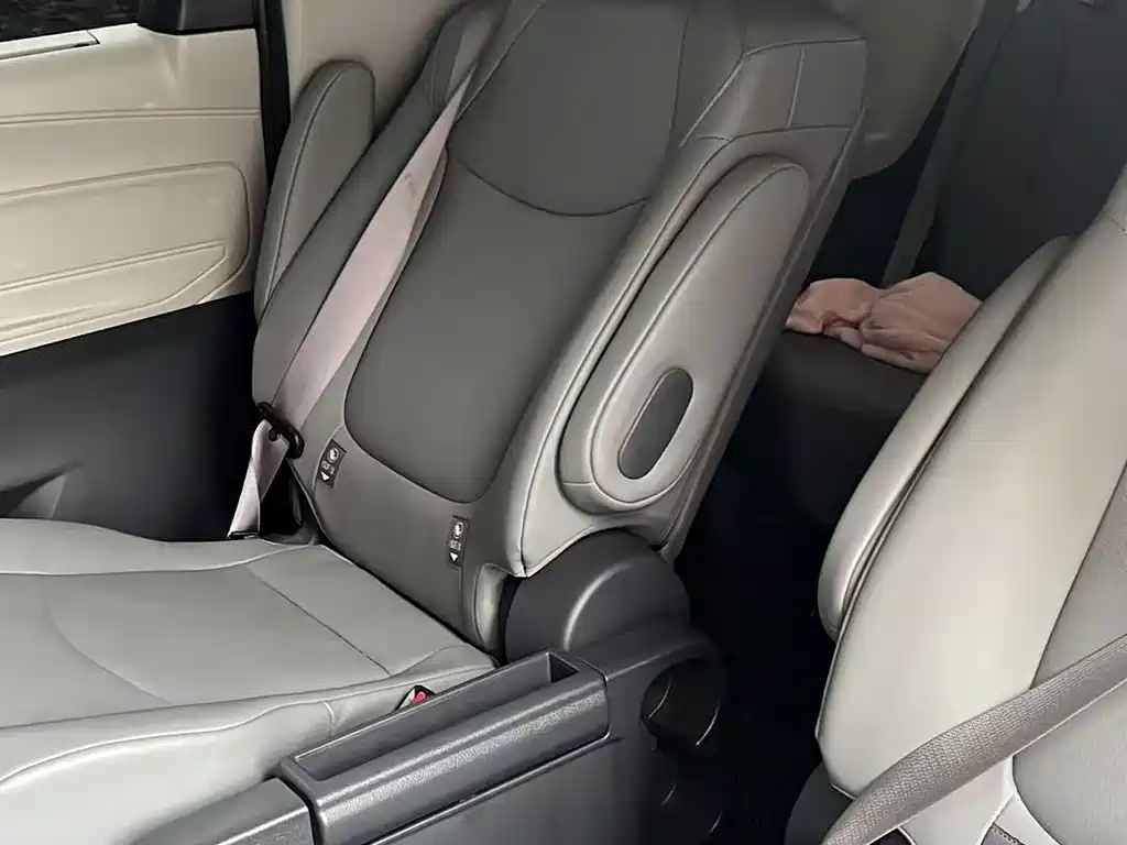 Toyota Granvia — фото 5