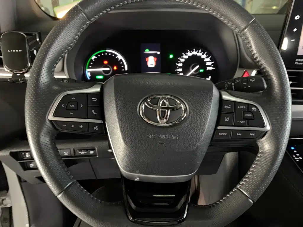 Toyota Sienna — фото 8