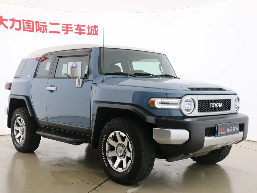 Toyota FJ Cruiser — фото 3