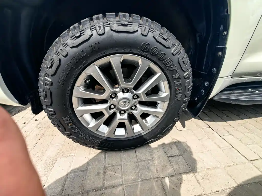 Toyota Prado — фото 2