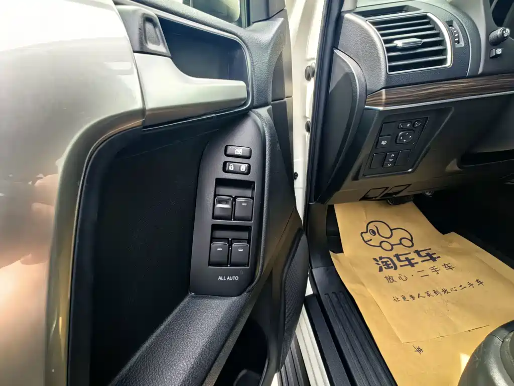 Toyota Prado — фото 11