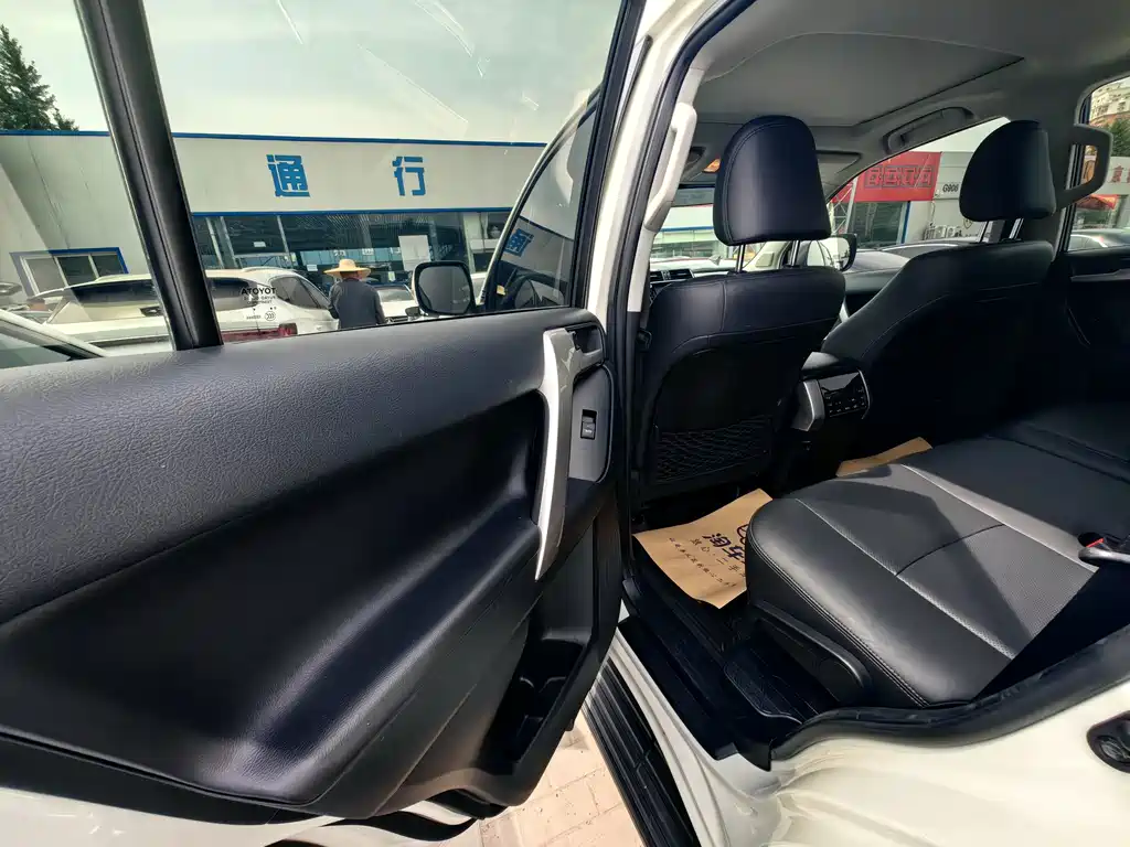 Toyota Prado — фото 15