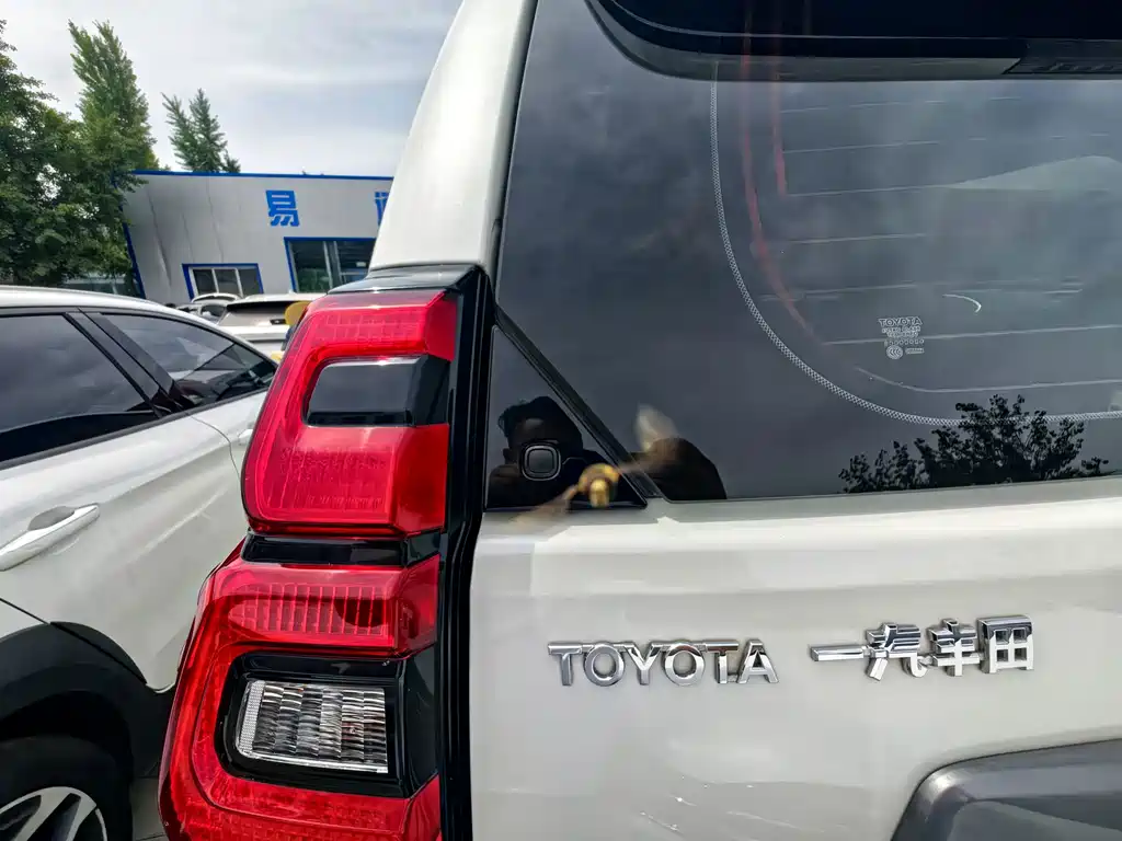 Toyota Prado — фото 17