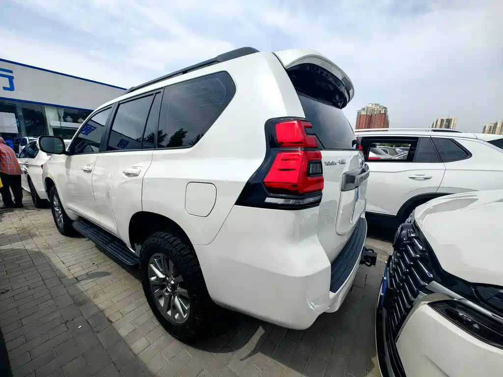 Toyota Prado — фото 19