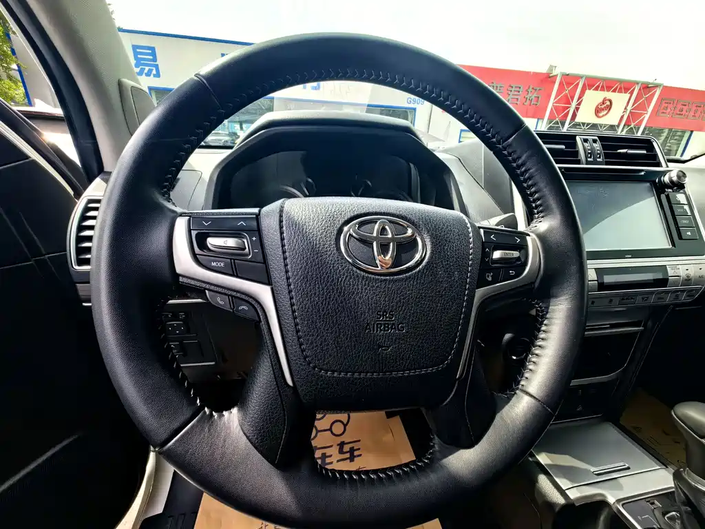 Toyota Prado — фото 9