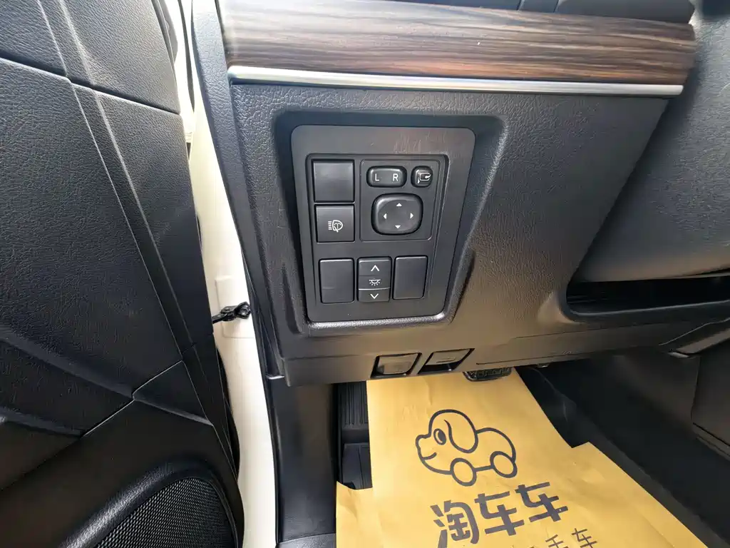 Toyota Prado — фото 10