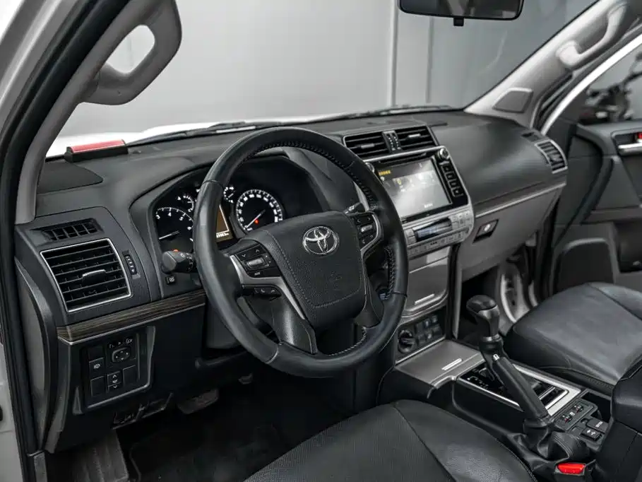 Toyota Prado — фото 18