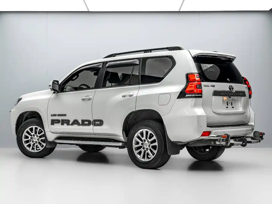Toyota Prado — фото 5