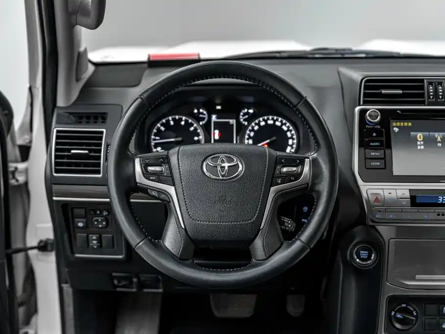 Toyota Prado — фото 9