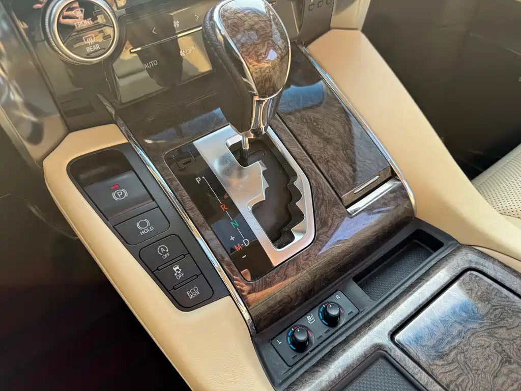Toyota Alphard — фото 13