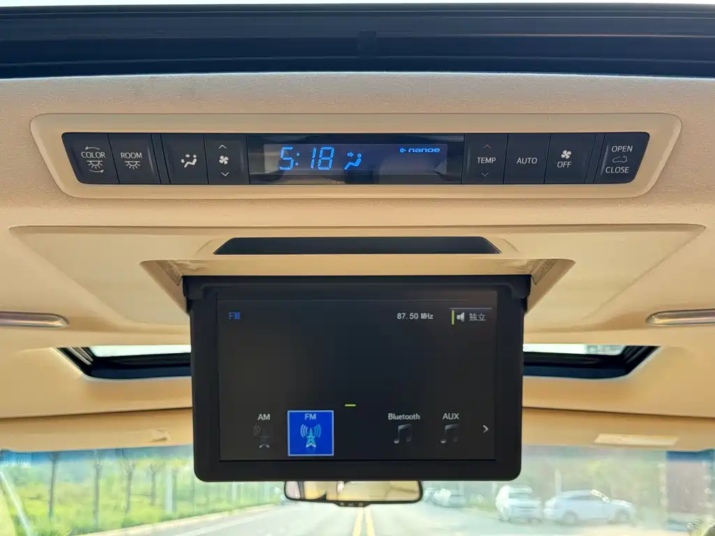 Toyota Alphard — фото 14