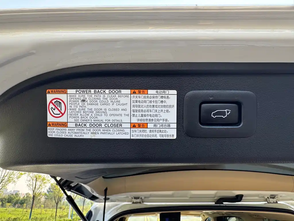 Toyota Alphard — фото 19