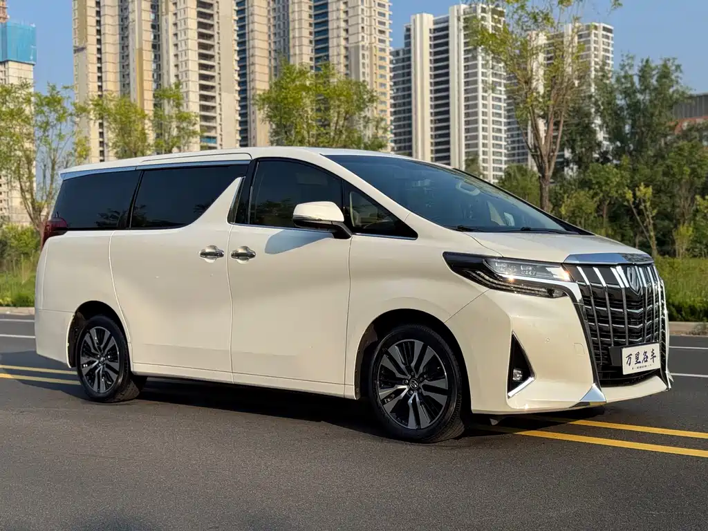 Toyota Alphard — фото 3
