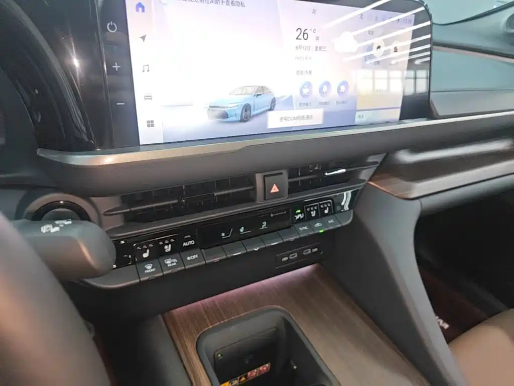 Toyota Crown (Import) — фото 13