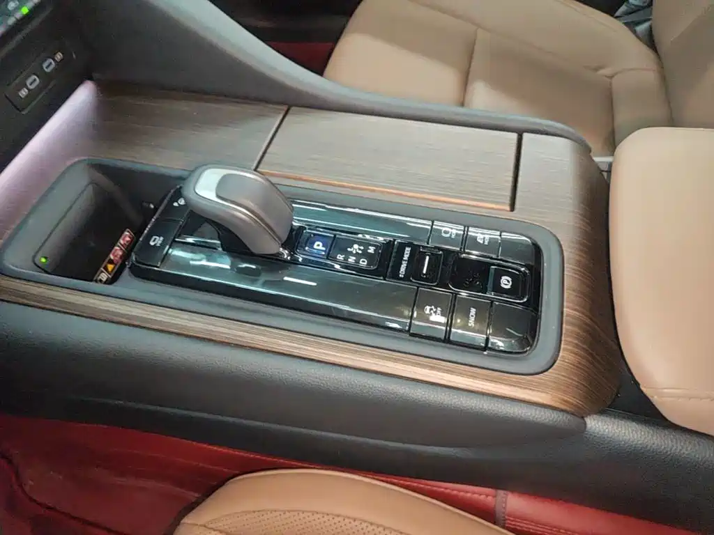 Toyota Crown (Import) — фото 14