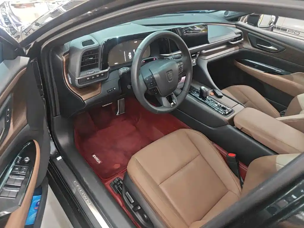 Toyota Crown (Import) — фото 15