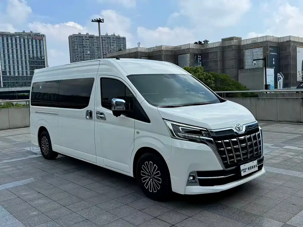 Toyota Hiace — фото 3