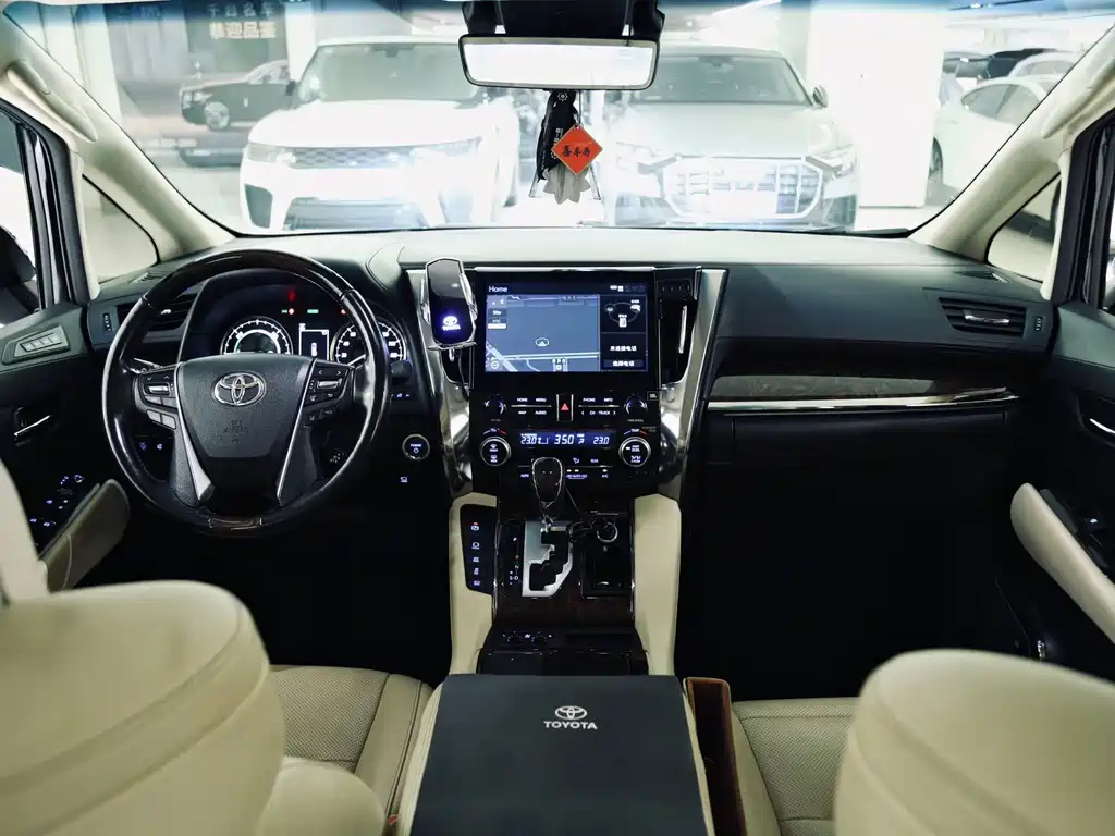 Toyota Alphard — фото 14