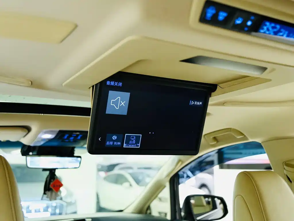 Toyota Alphard — фото 20
