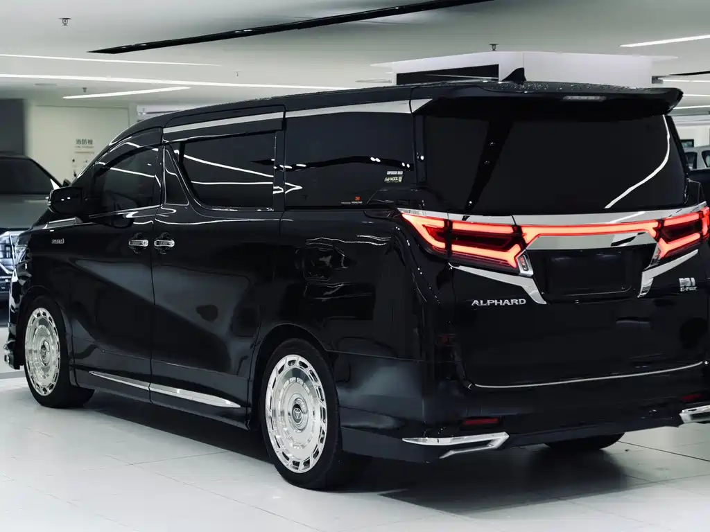 Toyota Alphard — фото 3