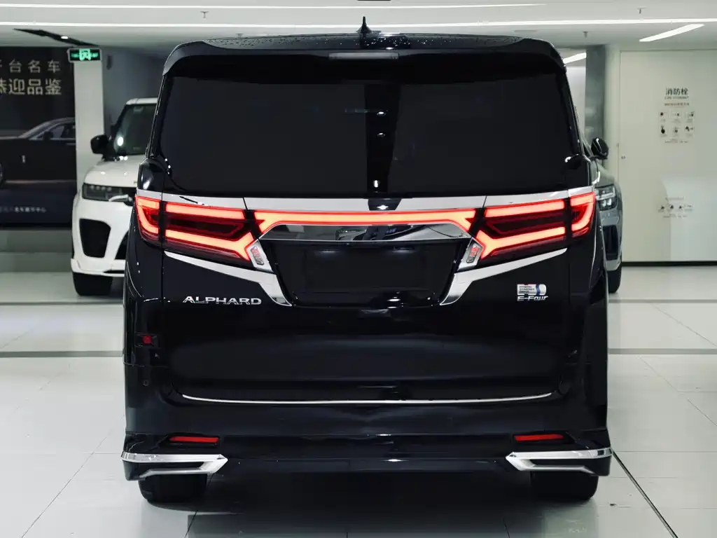 Toyota Alphard — фото 6