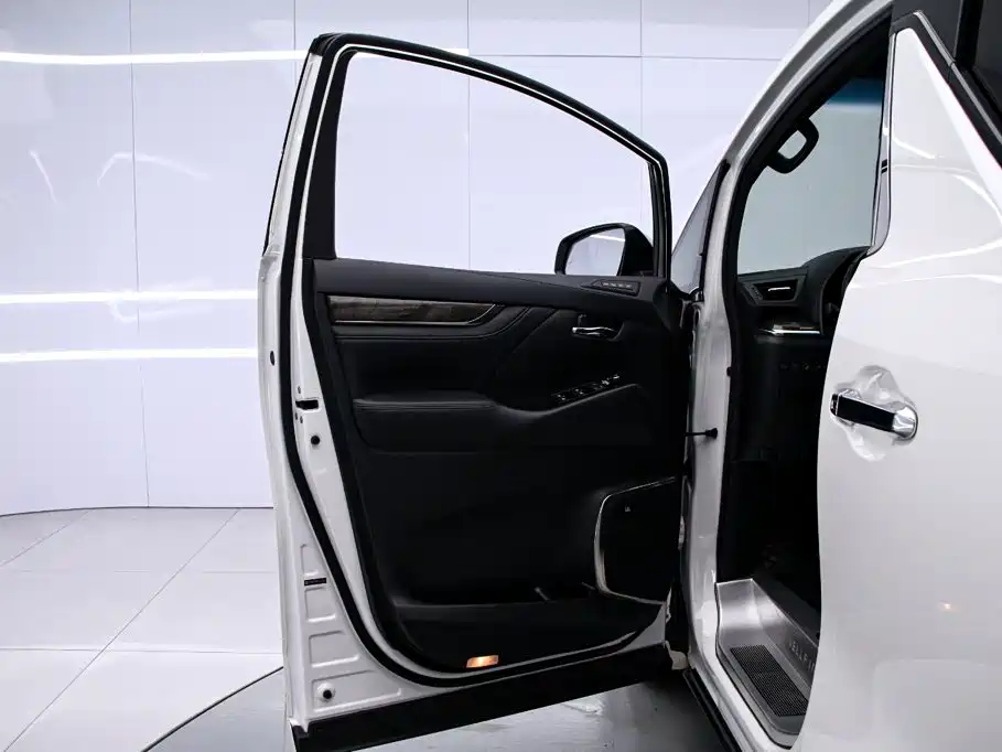Toyota Vellfire — фото 13