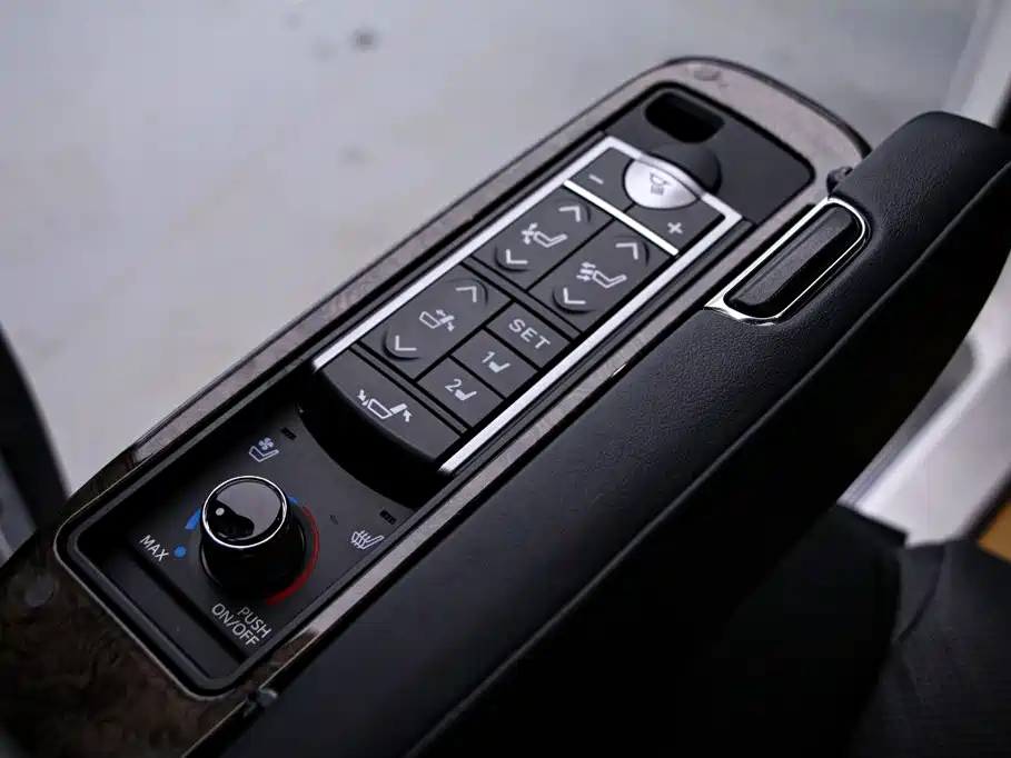 Toyota Vellfire — фото 18