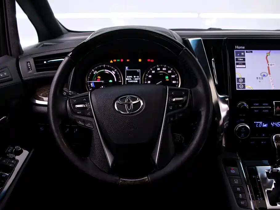Toyota Vellfire — фото 7